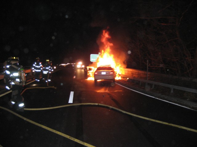 CAR FIRE SAW MILL RIVER PARKWAY SOUTH BOUND 